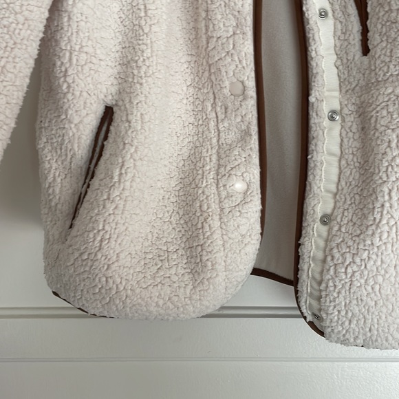 NY SALE !! Universal Thread Fuzzy Cream Jacket w/ Brown Accents - Picture 5 of 6